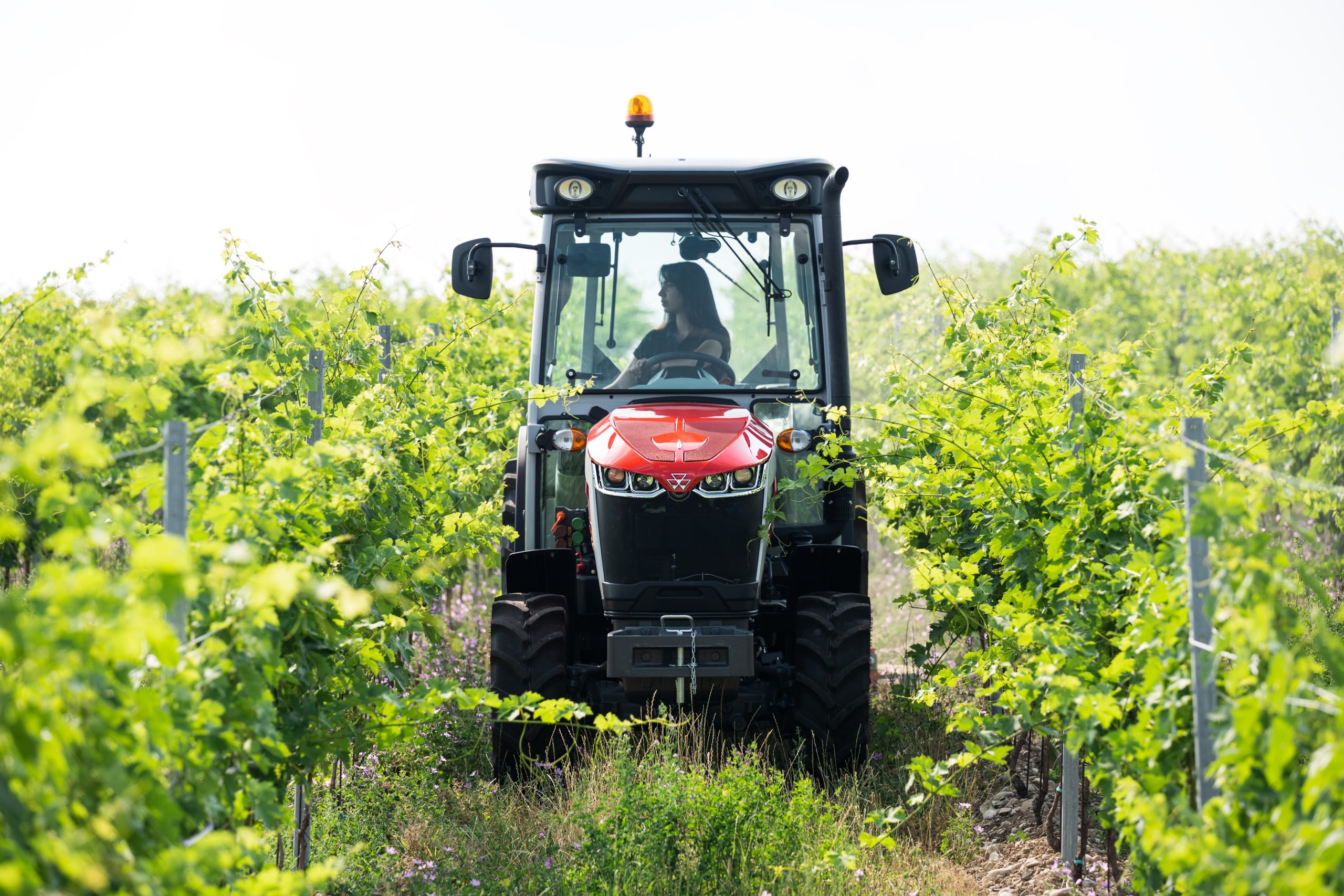 Μεγαλύτερη αποδοτικότητα με μετάδοση Dyna-VT αποκτούν τα τρακτέρ MF 3