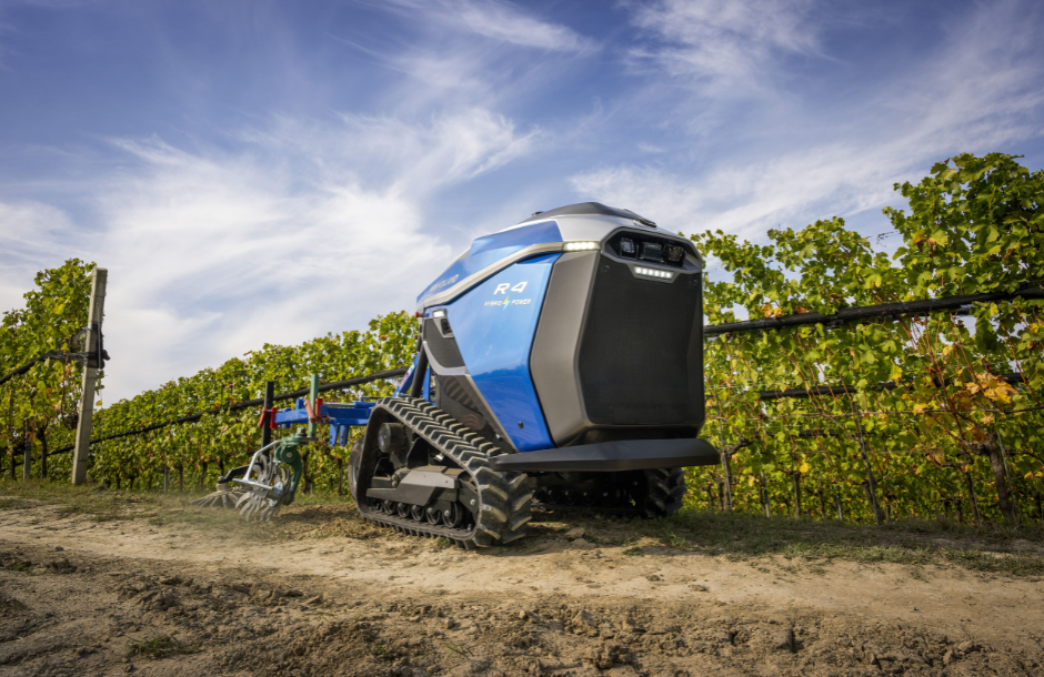 Σχεδιασμένα για τις προκλήσεις της ειδικής καλλιέργειας τα αυτόνομα ρομπότ New Holland R4