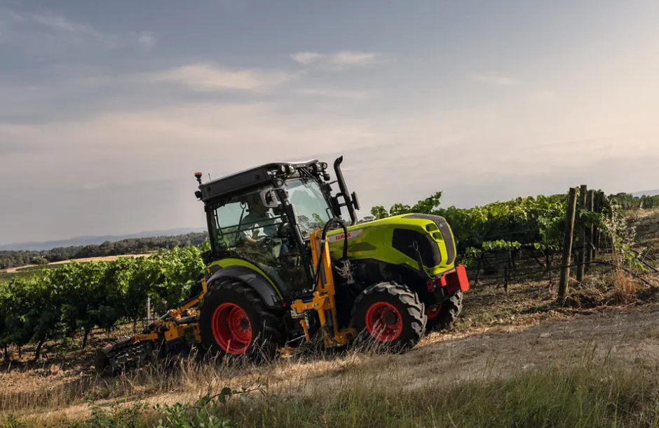 Τα νέα τρακτέρ Claas Nexos 2 CMATIC κάνουν «παιχνίδι» την εργασία σε δενδρώδεις