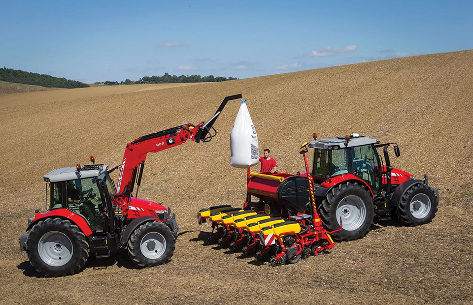 Η εύκολη αλλαγή αποστάσεων των σειρών και διαρρύθμισης του μηχανήματος για διαφορετικές καλλιέργειες προσφέρει μεγάλη ευελιξία.