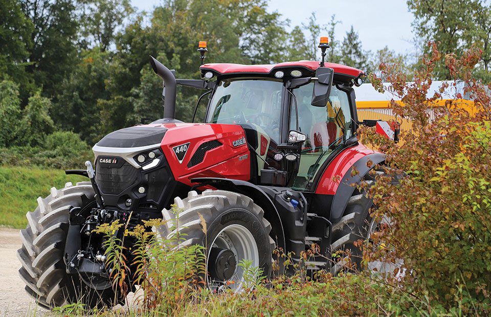 Κοιτάζουν στα μάτια τα θρυλικά Magnum τα νέα τρακτέρ Case IH Optum 440