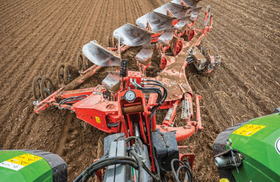 Επιτομή της πολυτέλειας με ενσωματωμένη πρέσα τα άροτρα Master L της Kuhn