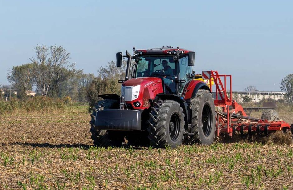 Απτόητα με ισχύ που φτάνει έως και 340 hp τα τρακτέρ McCormick X8 VT-Drive