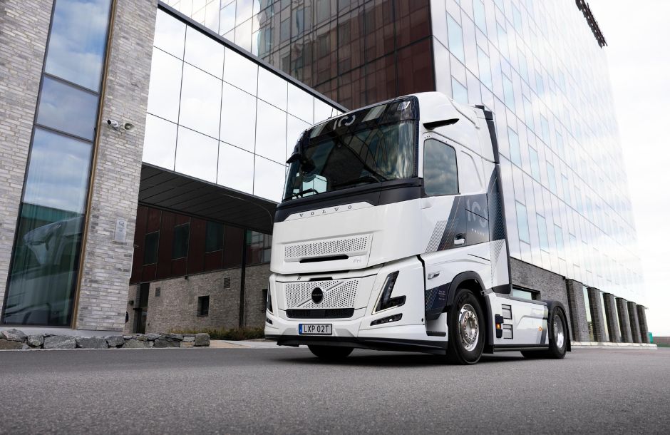H Volvo Trucks γιορτάζει 100 χρόνια ιστορίας με μια επετειακή έκδοση