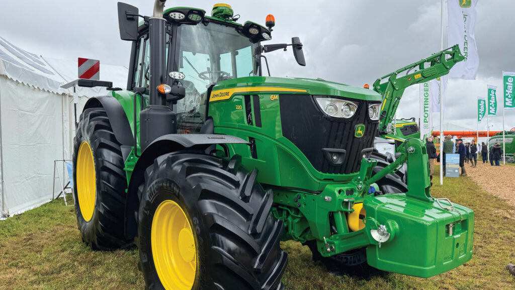 Ευκαιρία γνωριμίας με τα John Deere 6M 220 στα υποκαταστήματα Agrotech